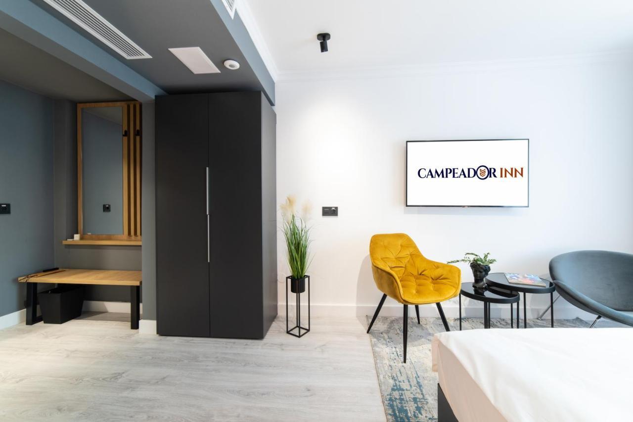 Campeador Inn คลูจ-นาโปกา ภายนอก รูปภาพ